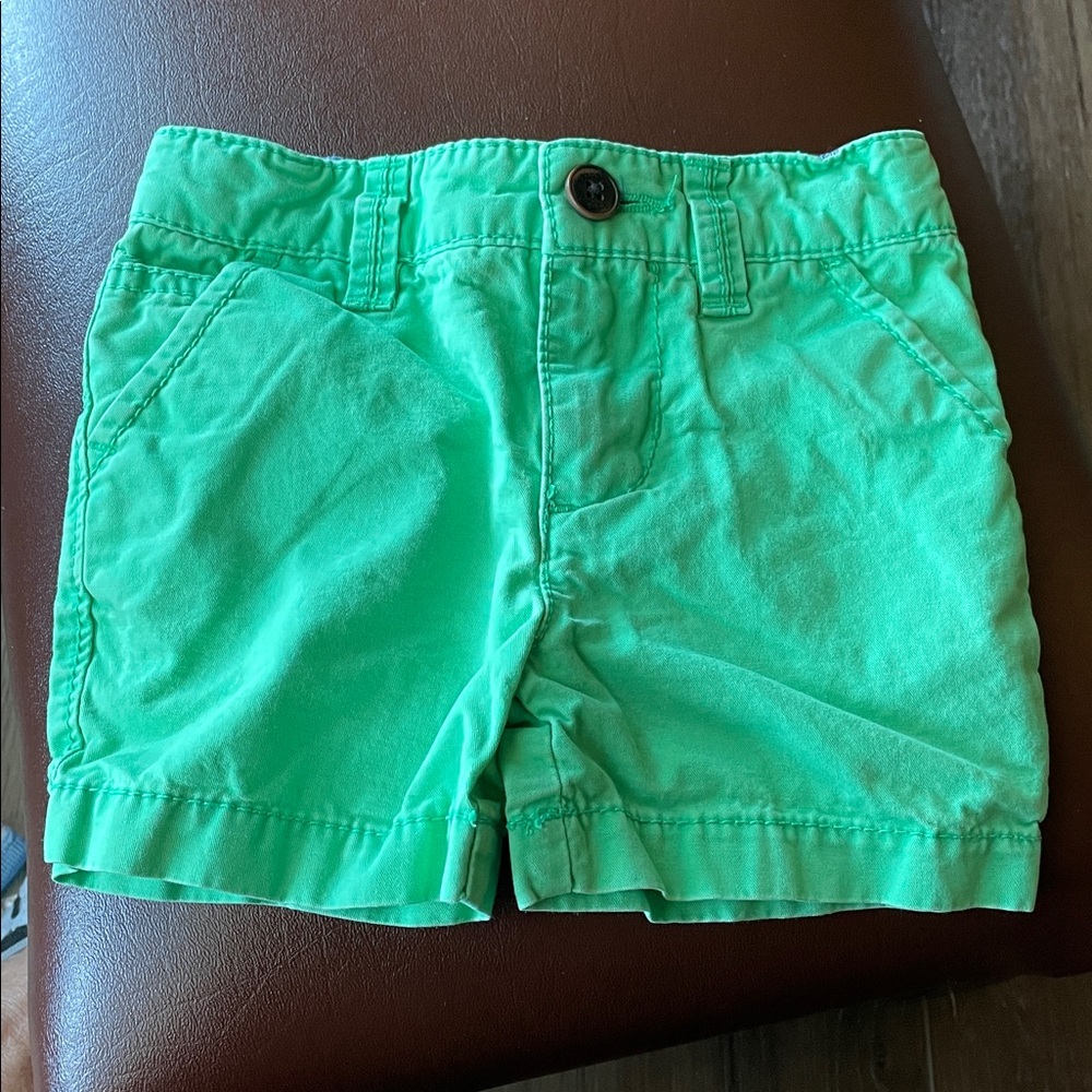 OshKosh B'gosh green shorts 9M